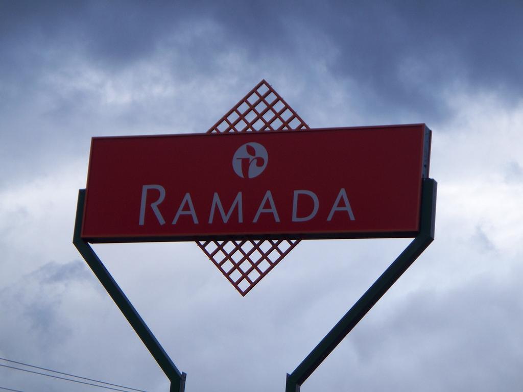 ホテル ラマダ バイ ウィンダム ウィリアムズ レイク ウィリアムズ・レイク エクステリア 写真